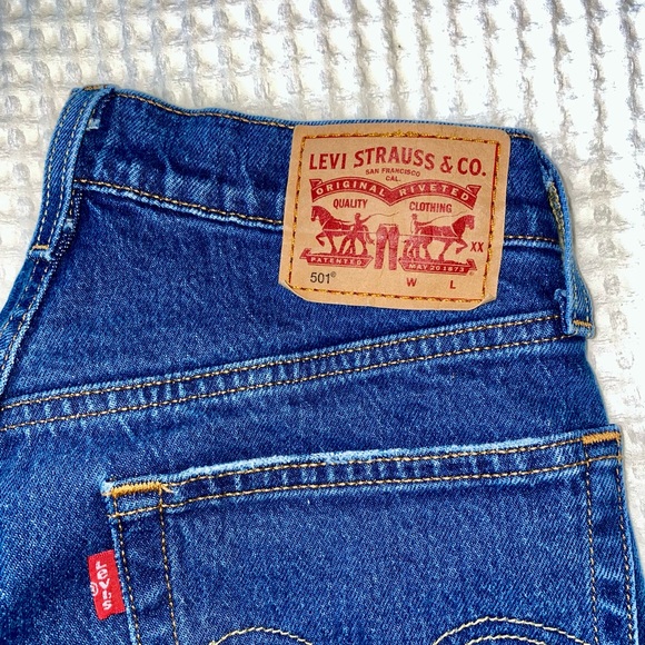 Levi 501 Original Fit Women’s Straight Leg Jeans - Picture 4 of 6